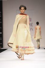 at Designer Nikasha Summer resort collection Siuili at WIFW in New Delhi on 26th March 2010 (17).jpg